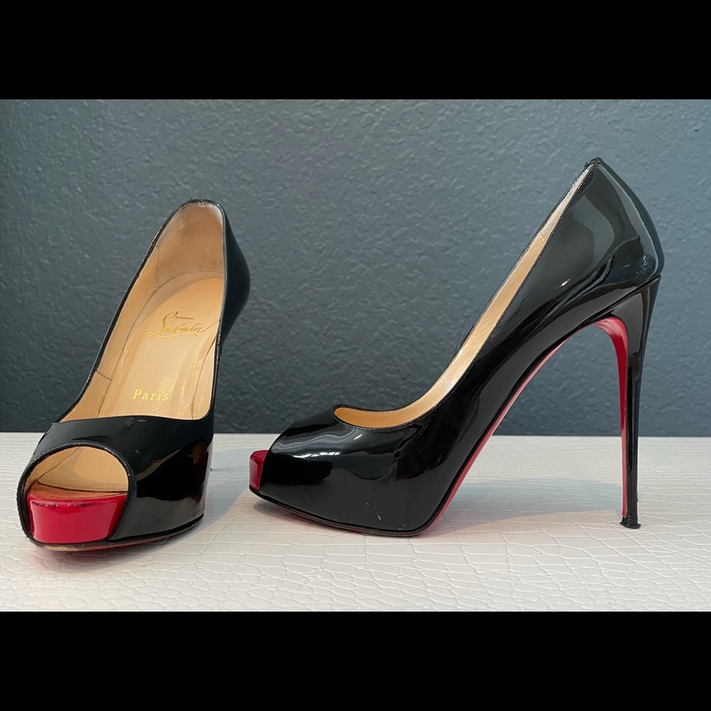 Christian Louboutin Black Pump Size 7